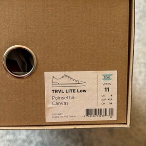 Tom’s trvl lite lo women’s shoes canvas sneakers, pointsettia size 11 NEW in box